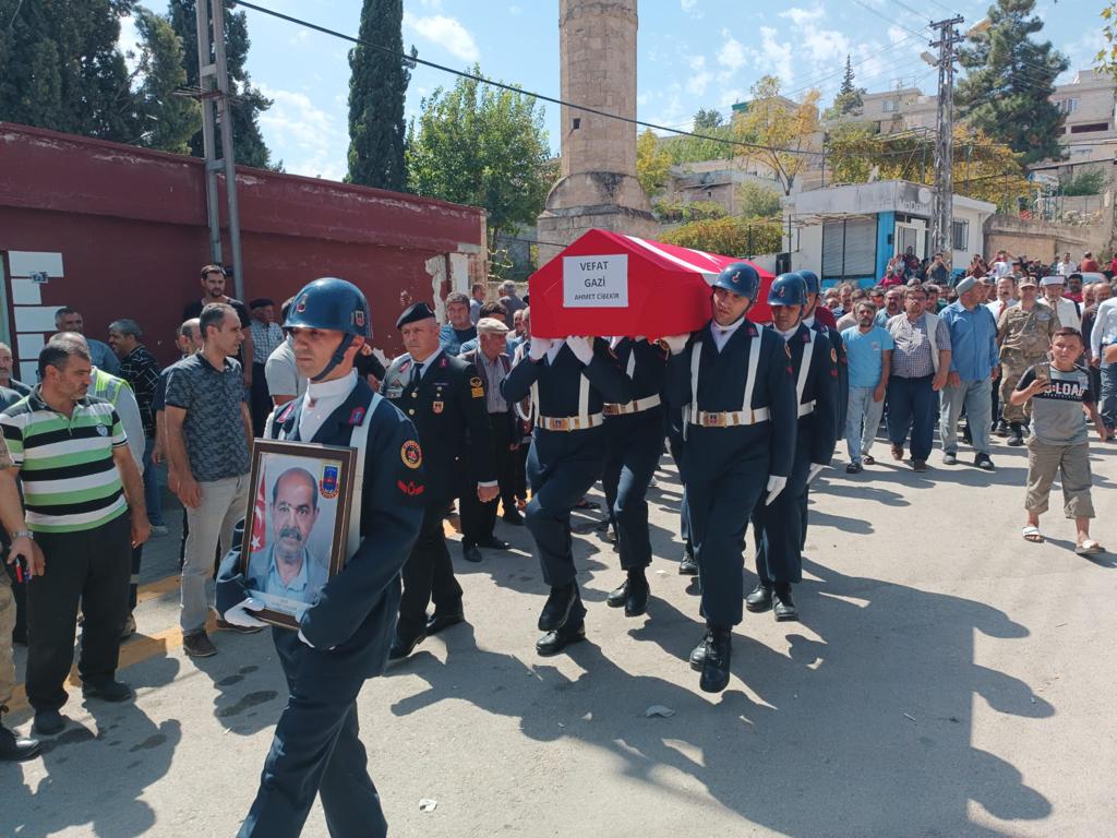 Kaymakamımız Ömer Hilmi YAMLI, Gazi Ahmet CİBEKİR'in Cenaze Törenine Katıldı.